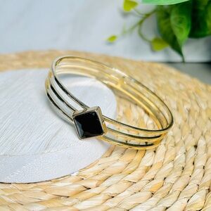 Lovely Vintage Modernist Square Faceted Black Stone Gold Tone Bangle Bracelet